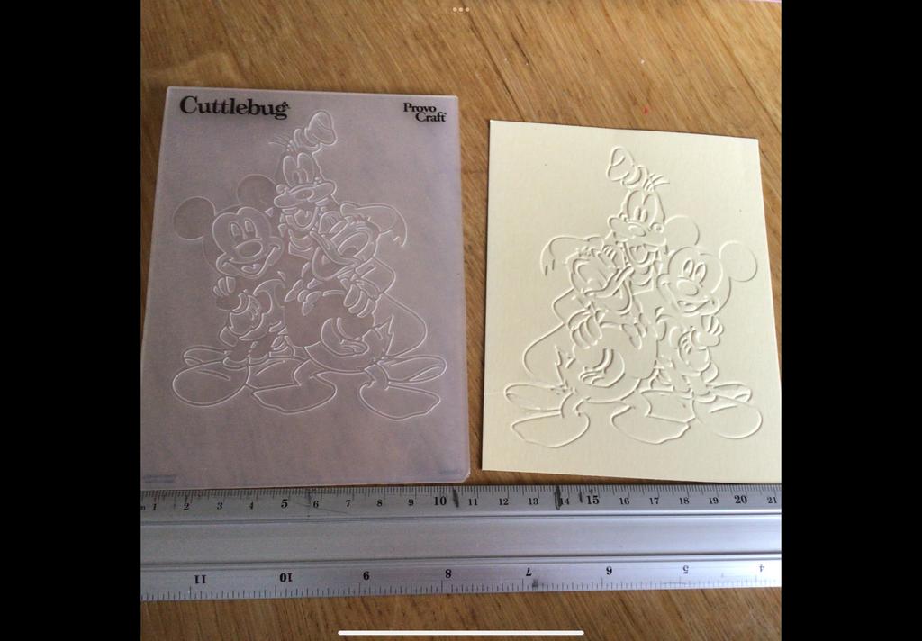 Embossingmal 10x15 cm Mickey en Goofy E29, Ophalen of Verzenden, Zo goed als nieuw