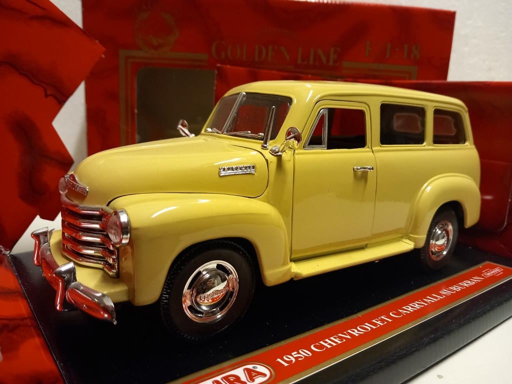 Chevrolet Suburban Carry Van beige Mira metal 1:18 KRD, Hobby en Vrije tijd, Ophalen of Verzenden, Zo goed als nieuw, Auto, Overige merken