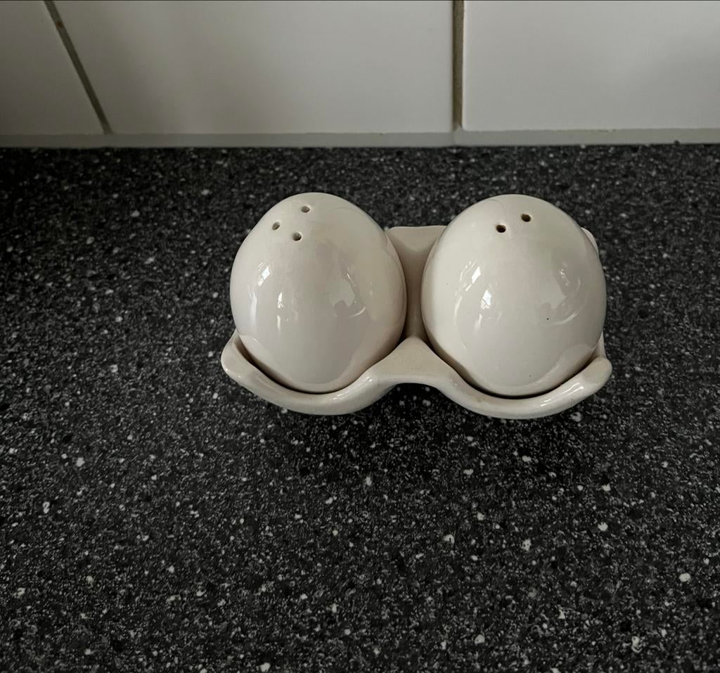 Zout- en peperstel op schaaltje, Keramiek, Overige typen, Ophalen of Verzenden, Zo goed als nieuw