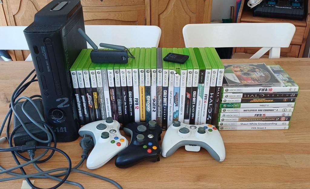Xbox 360 met 3 controllers en veel games, Ophalen of Verzenden, Gebruikt, Met 2 controllers