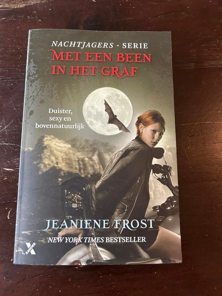 Jeaniene Frost - Met een been in het graf, Ophalen of Verzenden, Zo goed als nieuw, Jeaniene Frost