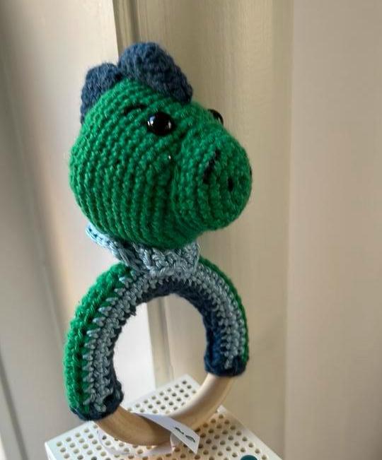 Stoere rammelaar zelfgehaakt, Ophalen of Verzenden, Nieuw, Kraamcadeau