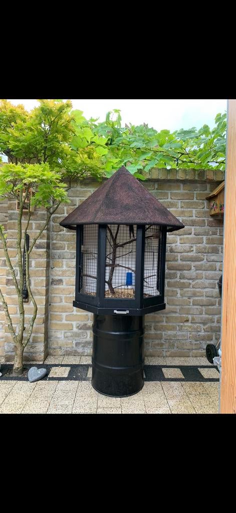 Mooie nette vogelkooi voliere op zuil, Ophalen, Zo goed als nieuw, Hout, Vogelkooi