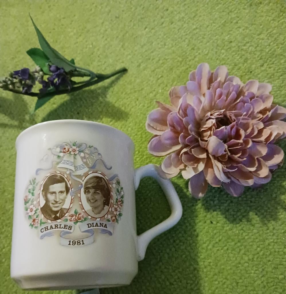 Thee/ koffie Beker 1981 prins Charles & prinses Diana, Verzamelen, Ophalen of Verzenden, Gebruikt, Buitenland, Servies