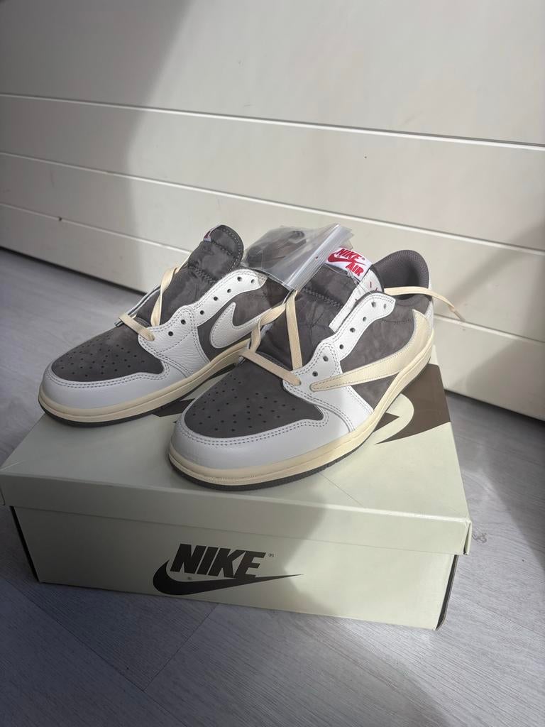 Travis Scott x Air Jordan 1 Retro Low OG 'Reverse Mocha, Bruin, Nieuw, Ophalen of Verzenden, Sneakers of Gympen