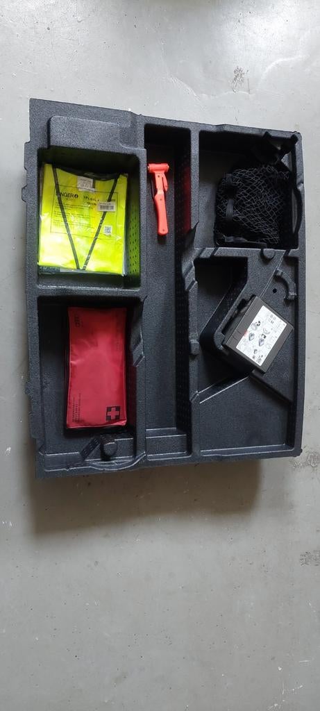 Kofferbak inleg Audi Q3 met complete veiligheidsset, Ophalen, Gebruikt