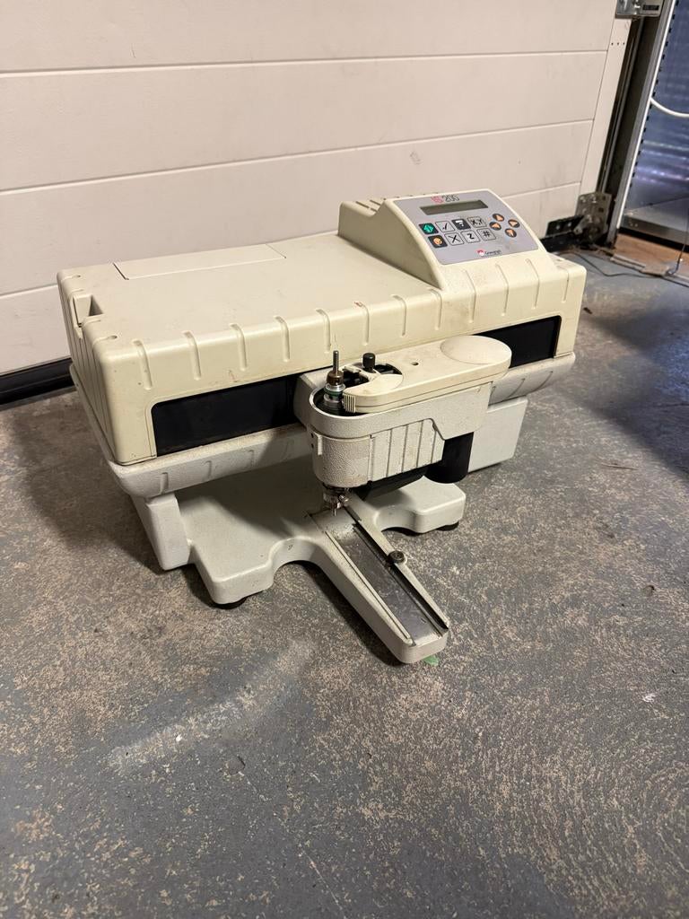 Gravograph IS2000 graveermachine incl. toebehoren, Doe-het-zelf en Verbouw, Gereedschap | Overige machines, Ophalen, Gebruikt