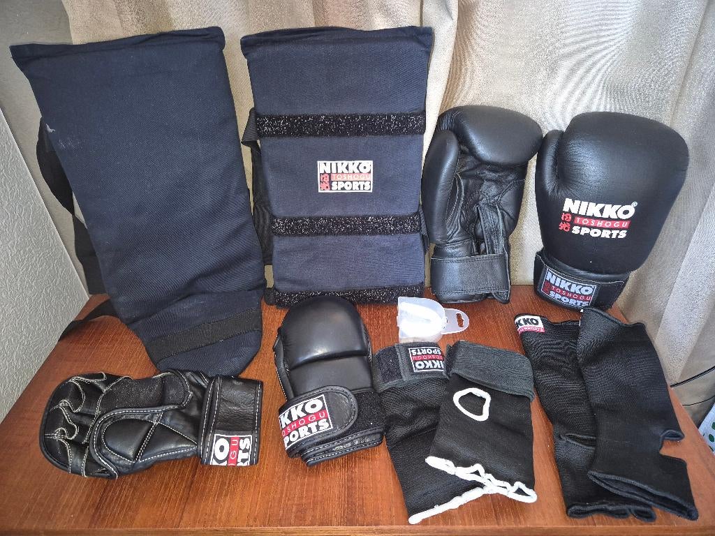 Boks set Nikko Toshogu Sports compleet, Ophalen of Verzenden, Zo goed als nieuw, Bokshandschoenen
