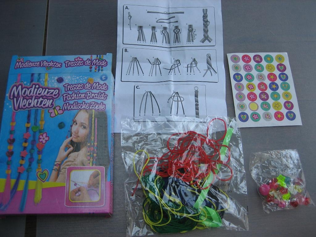 Modieuze vlechten - fashion braids - tresses de mode, Ophalen of Verzenden, Zo goed als nieuw