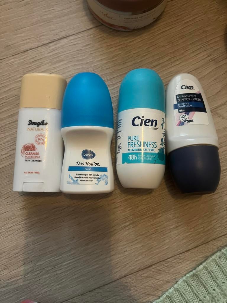 deodorants alles 2 euro, Sieraden, Tassen en Uiterlijk, Uiterlijk | Lichaamsverzorging, Verzenden, Gebruikt, Deodorant of Bodyspray