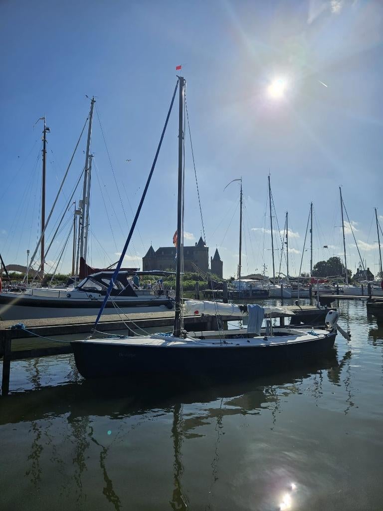 Zeilboot polyvalk + buitenboordmotor + dektent, Watersport en Boten, Open zeilboten, Ophalen, Gebruikt, 6 meter of meer, Polyvalk
