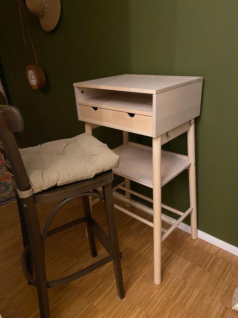 KNOTTEN IKEA zit-sta bureau met bar stoel, Huis en Inrichting, Bureaus, Ophalen, Zo goed als nieuw, Stabureau