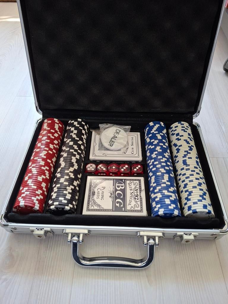 Pokerkoffer met fiches, kaarten en dobbelstenen, Vijf spelers of meer, Verzenden, Gebruikt, BCG