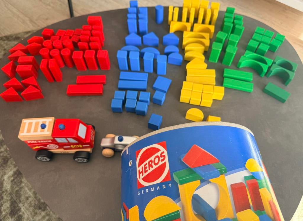 Blokkenton Hero’s Germany met extra blokken en autos, Ophalen of Verzenden, Gebruikt