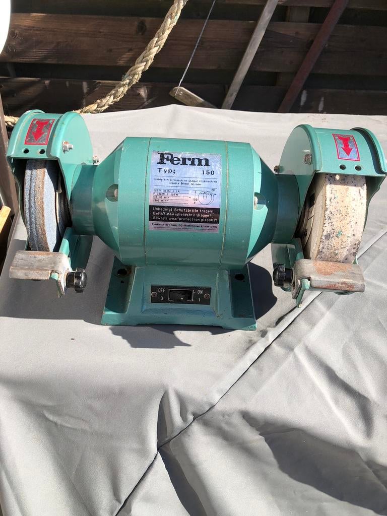 DUBELE SLIJPMACHINE. 350 w, Ophalen of Verzenden, Zo goed als nieuw, Minder dan 700 watt, Werkbankslijpmachine