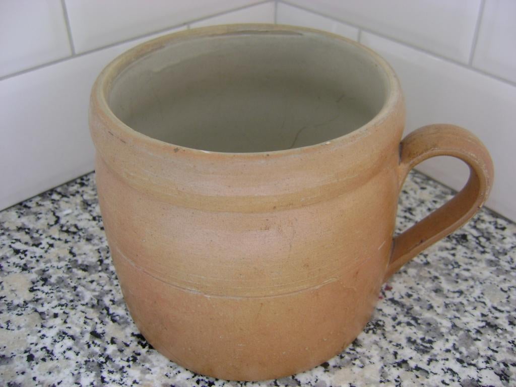 Bruine oude pot vetpot met oor, Ophalen of Verzenden