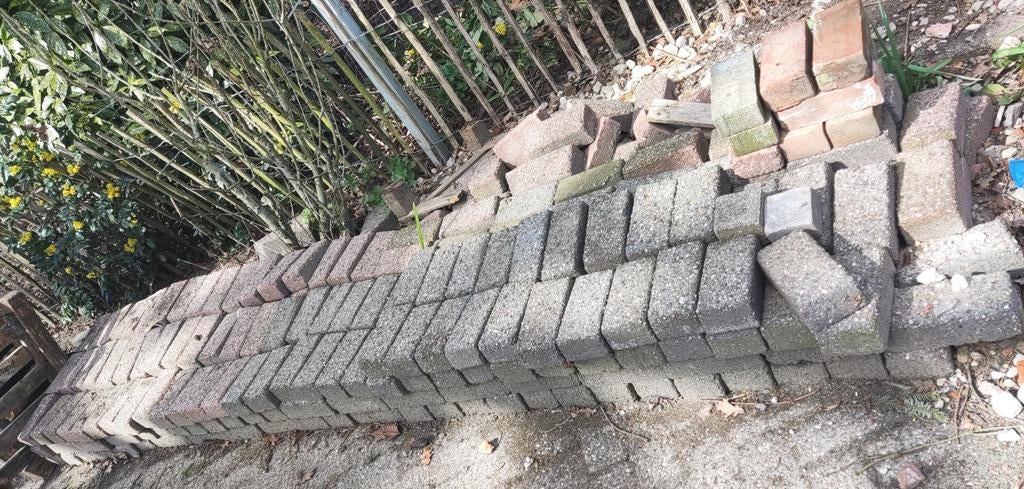 Betonklinkers rood/zwart en driehoekige klinkers, Tuin en Terras, Tegels en Klinkers, Gebruikt, Klinkers, Ophalen of Verzenden