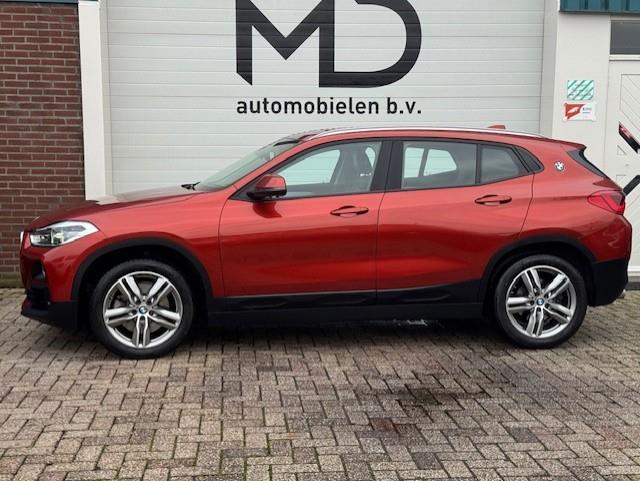 BMW X2 SDrive20i High Executive - Dealer onderhouden-Head-UP, 1998 cc, X2, Zwart, 1435 kg