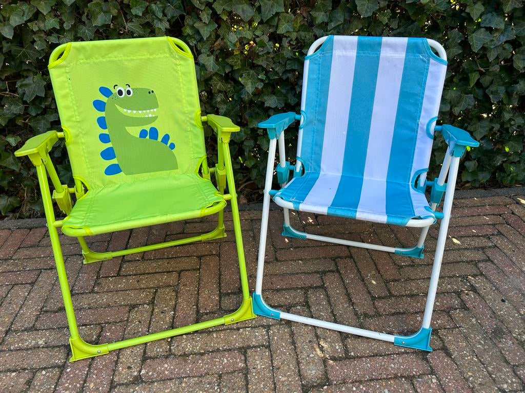 2 Kinder zomer/strand klapstoeltjes - Dino en Streep, Kinderen en Baby's, Kinderkamer | Tafels en Stoelen, Ophalen, Zo goed als nieuw