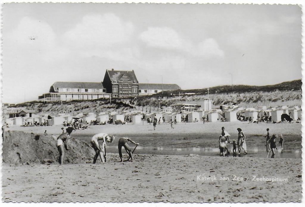 Katwijk aan Zee Zeehospitium Ongelopen Ansichtkaart B6812, Ophalen of Verzenden, 1940 tot 1960, Ongelopen, Zuid-Holland