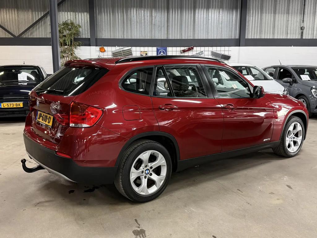 BMW X1 sDrive18i Executive // Autom // Leer // € 8.995,00, 4 cilinders, Leder, Bedrijf, Parkeersensor