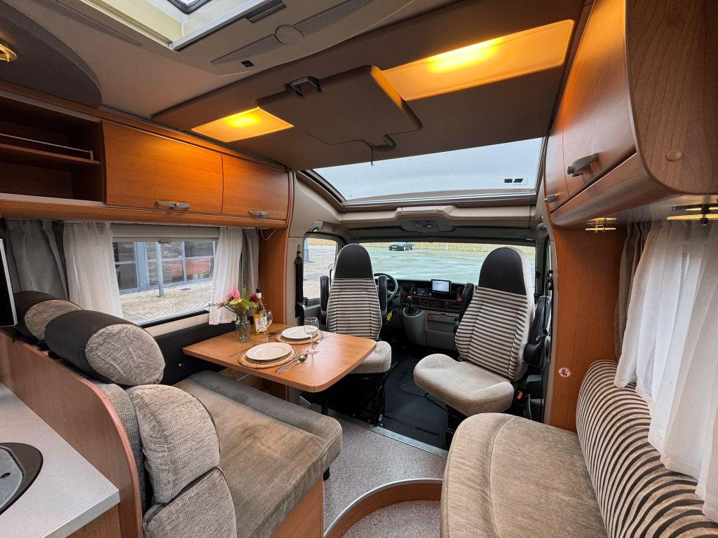 Knaus Sun Ti 650 MF Motorairco Trekhaak, Caravans en Kamperen, Standaard zit, Ringverwarming, Bedrijf, Koelkast