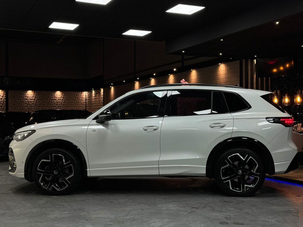 Volkswagen Tiguan 2.0|TDI|R-LINE|PANO|HARMAN/KARDON|, Automaat, 15 km/l, Zwart, Wit