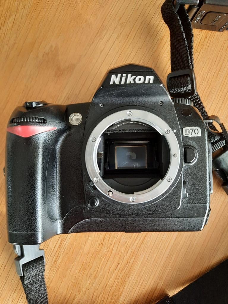 Nikon D-70 digitale camera body, Audio, Tv en Foto, Fotocamera's Digitaal, Ophalen of Verzenden, Nikon, Geen optische zoom
