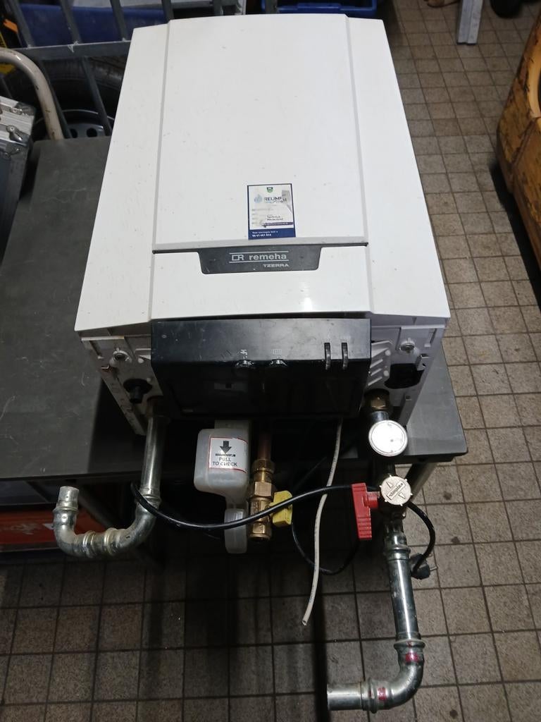 Remeha Tzerra warmwater verwarmingsketel, Gebruikt, Geiser, Ophalen of Verzenden, Minder dan 20 liter