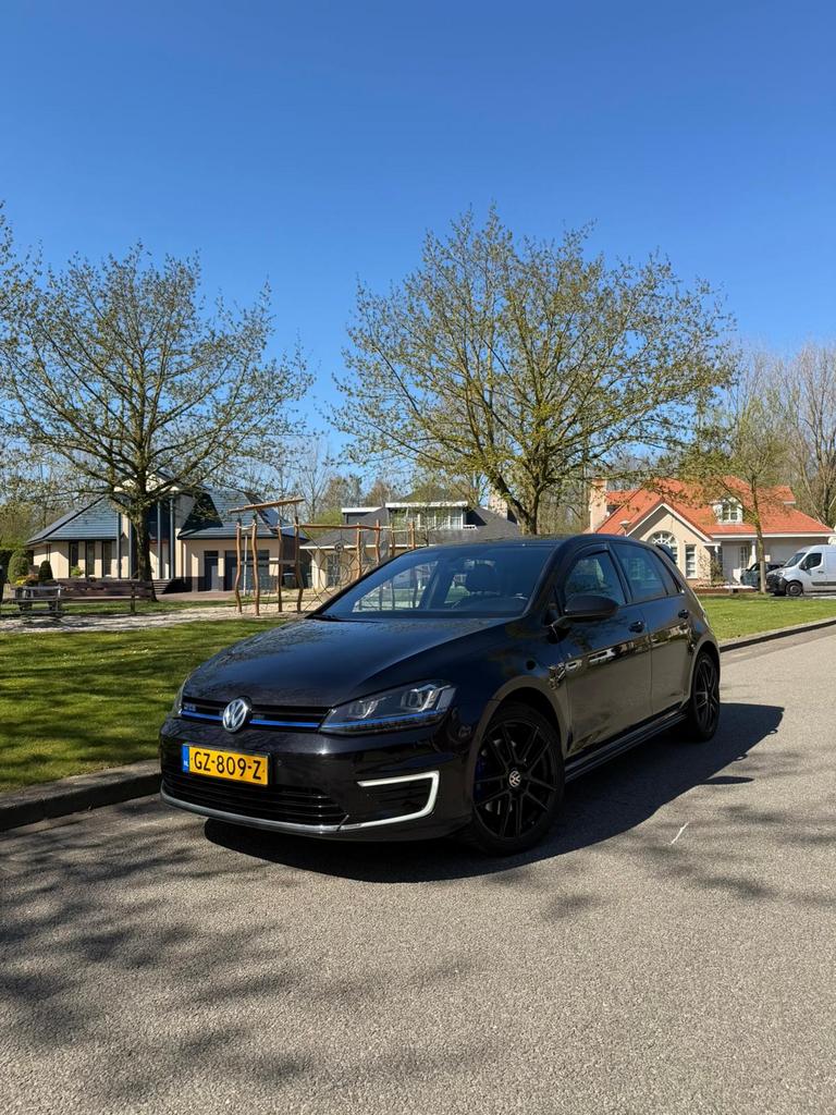 Golf GTE 204pk DSG Plug-in Hybrid | 2e eigenaar, 4 cilinders, Zwart, 1395 cc, 1499 kg