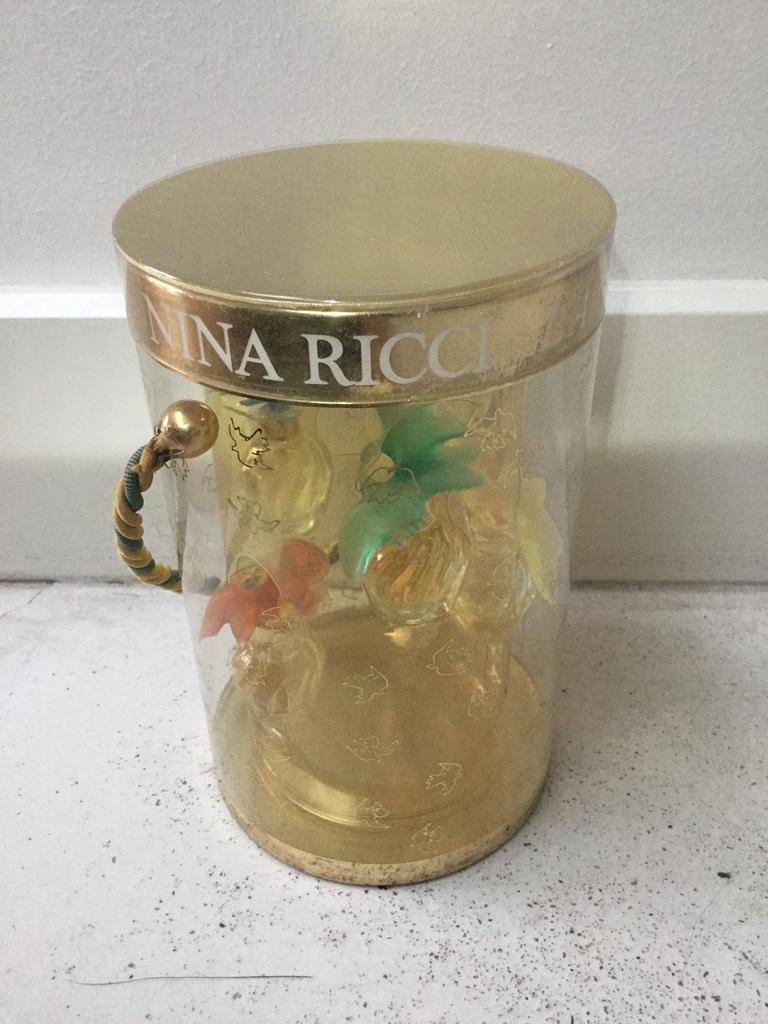 luxe verpakkings box met 5 miniaturen L'Air du Temps, Verzamelen, Parfumverzamelingen, Ophalen of Verzenden, Zo goed als nieuw