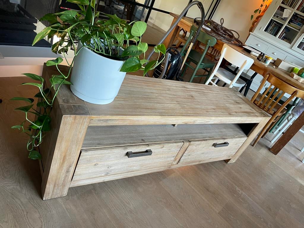 Massief houten tv-meubel met twee lades, Ophalen, Gebruikt, 150 tot 200 cm, Minder dan 100 cm