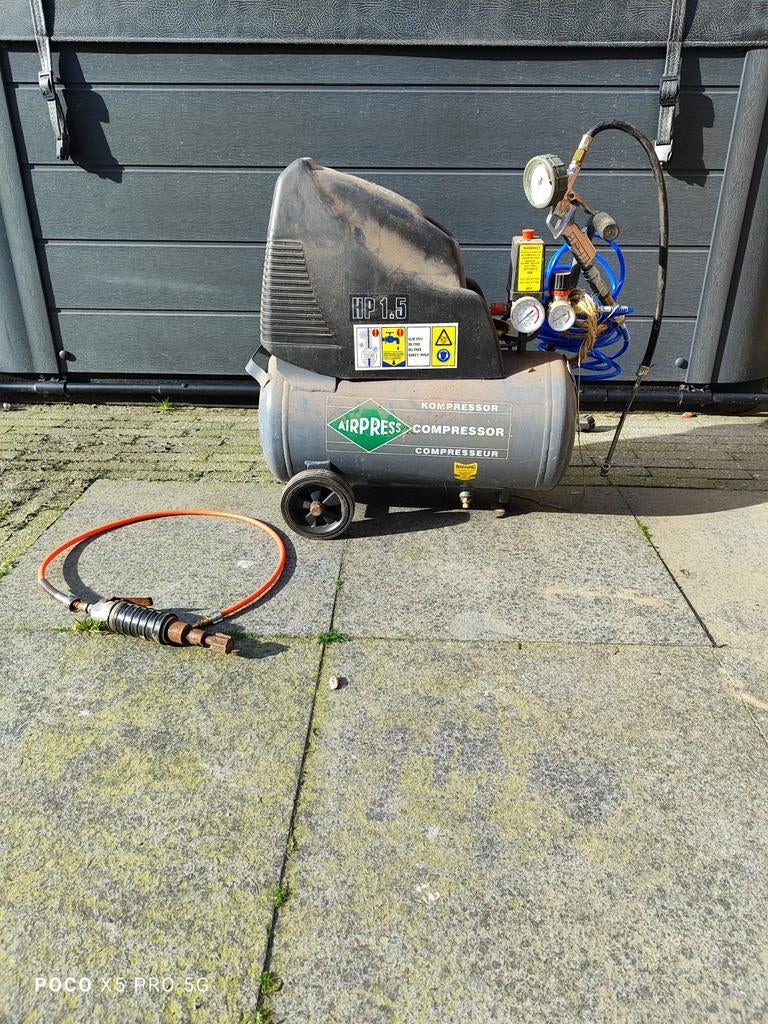 Airpress compressor, werkend, Doe-het-zelf en Verbouw, Compressors, 25 tot 100 liter, Ophalen of Verzenden, Gebruikt, 200 tot 400 liter/min
