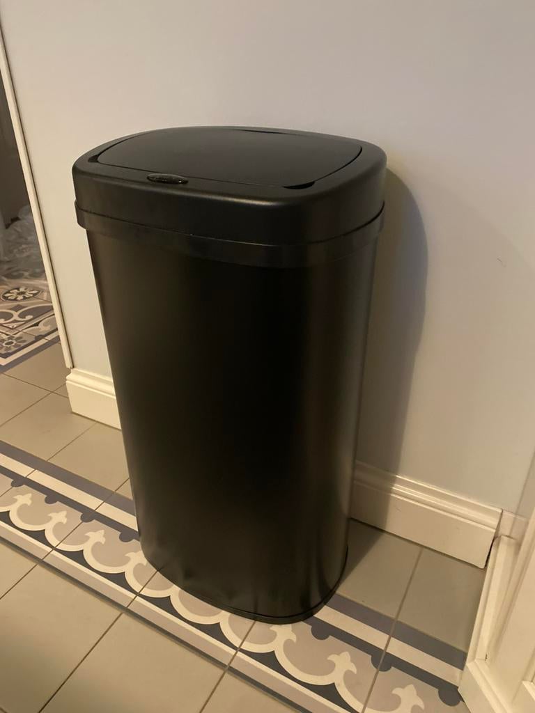 Nieuwe zwarte rvs prullenbak 60L met sensor (nog in de doos), Huis en Inrichting, Woonaccessoires | Prullenbakken, Ophalen, 50 tot 75 cm