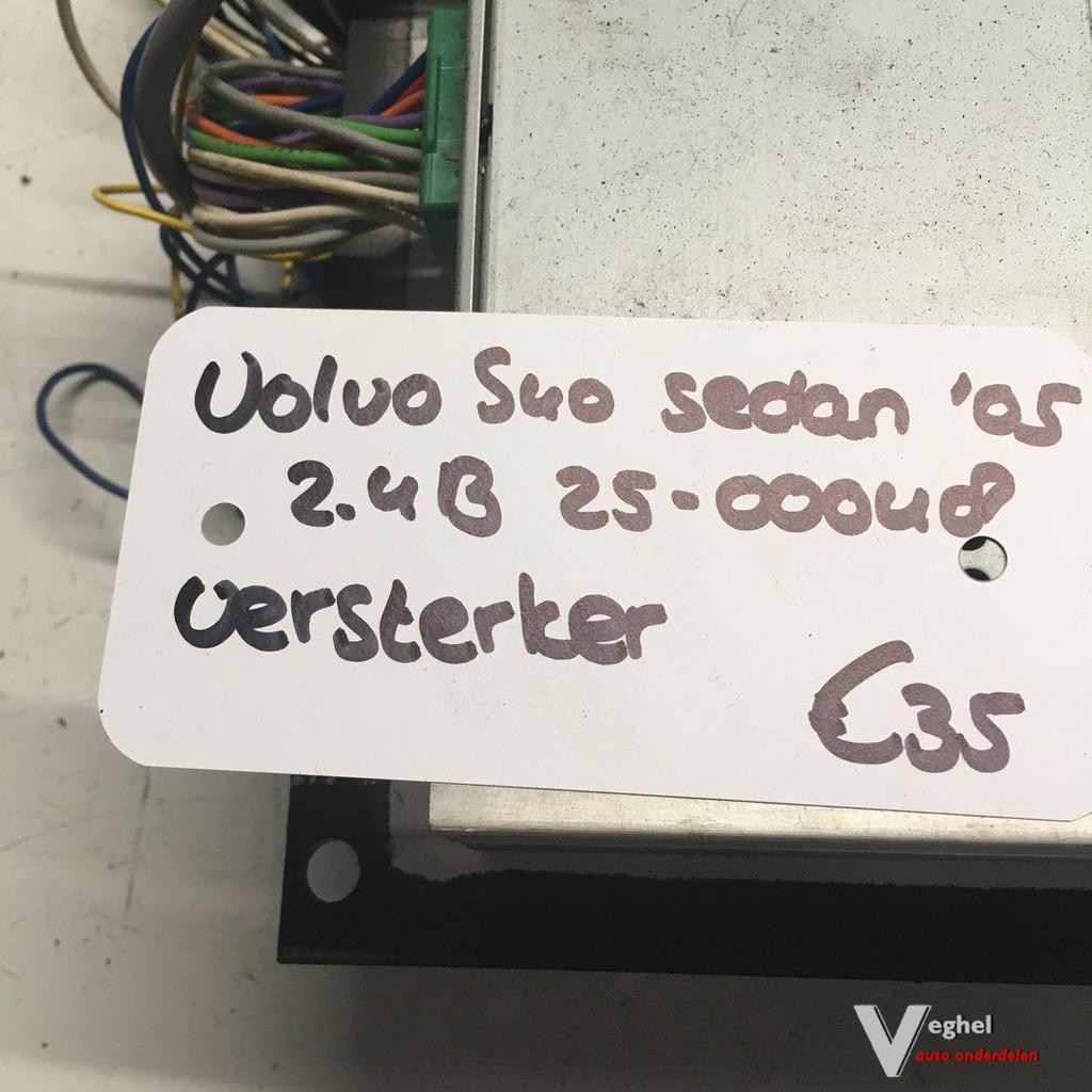 Volvo S40 Sedan 2.4 B 2005 2500048  Versterker 3067268B01-0