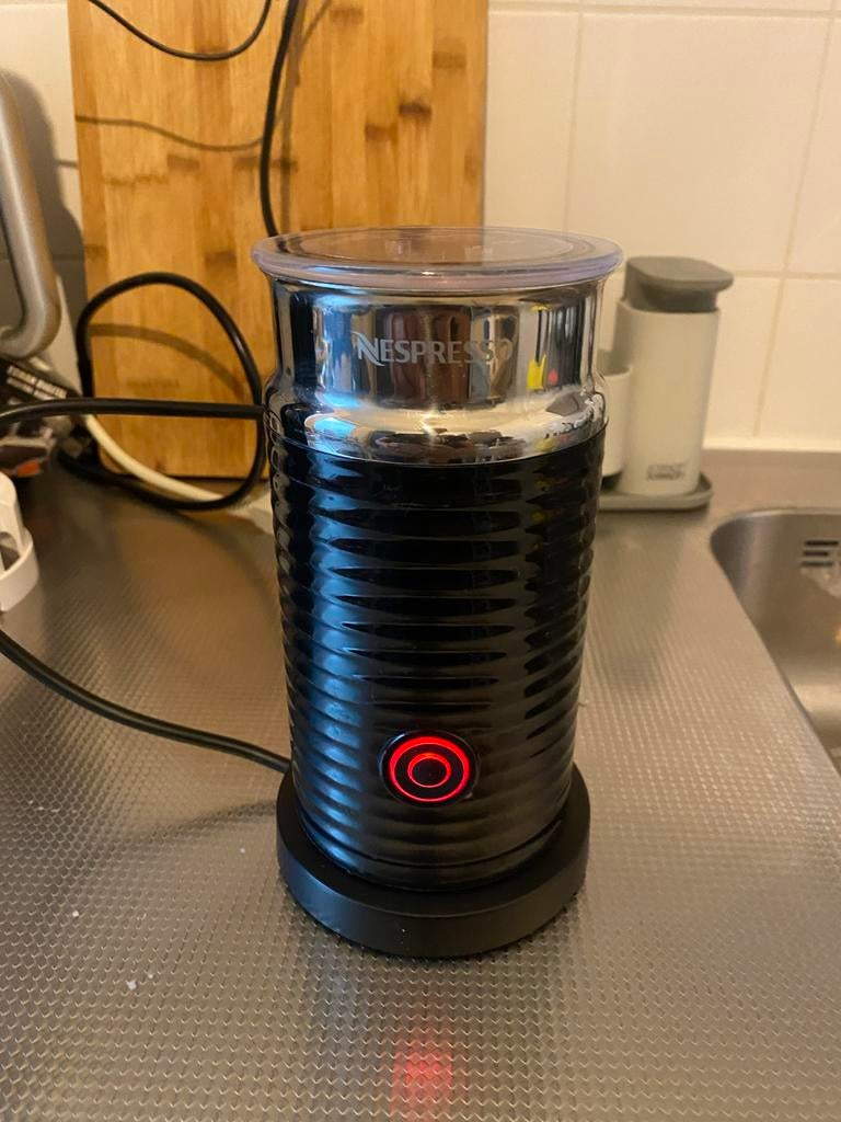 Nespresso elektrische melkopschuimer, Ophalen of Verzenden, Zo goed als nieuw, Elektrische melkopschuimer