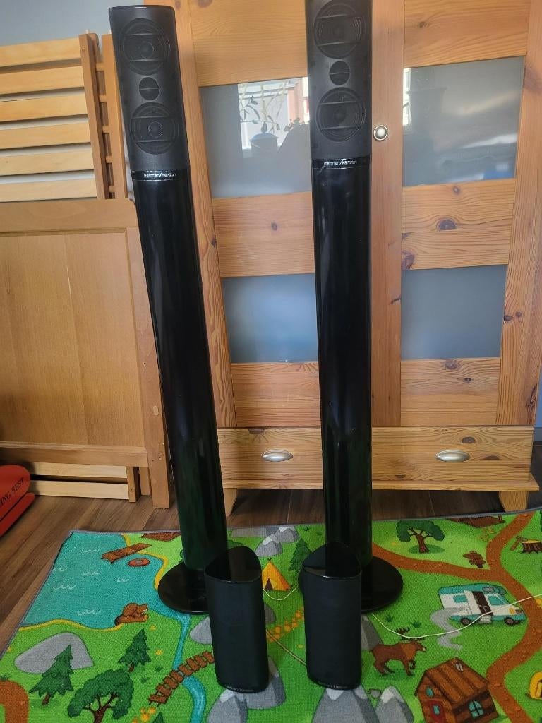 4x Harman Kardon SAT-TS2BQ + HTFS 2 Standaards (120W), Overige merken, Ophalen of Verzenden, Zo goed als nieuw, 120 watt of meer