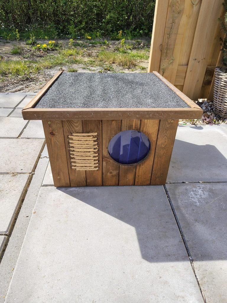 Kattenhuisje geïsoleerd, Dieren en Toebehoren, Ophalen, Zo goed als nieuw