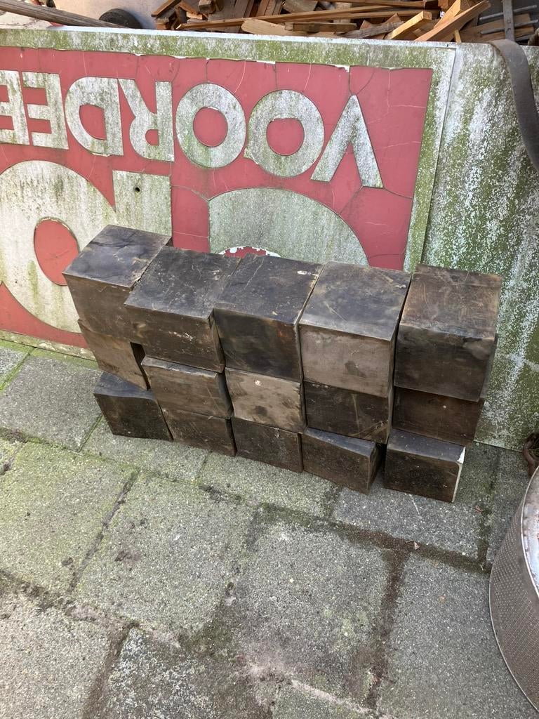 Rubber blokken, Ophalen