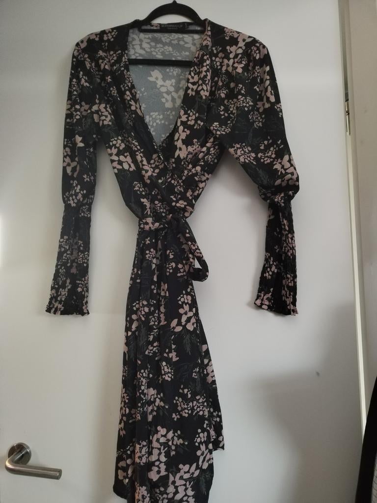 Musthaves by Elja overslagjurk met bloemenprint S M, Zwart, Musthaves by Elja, Ophalen of Verzenden, Zo goed als nieuw