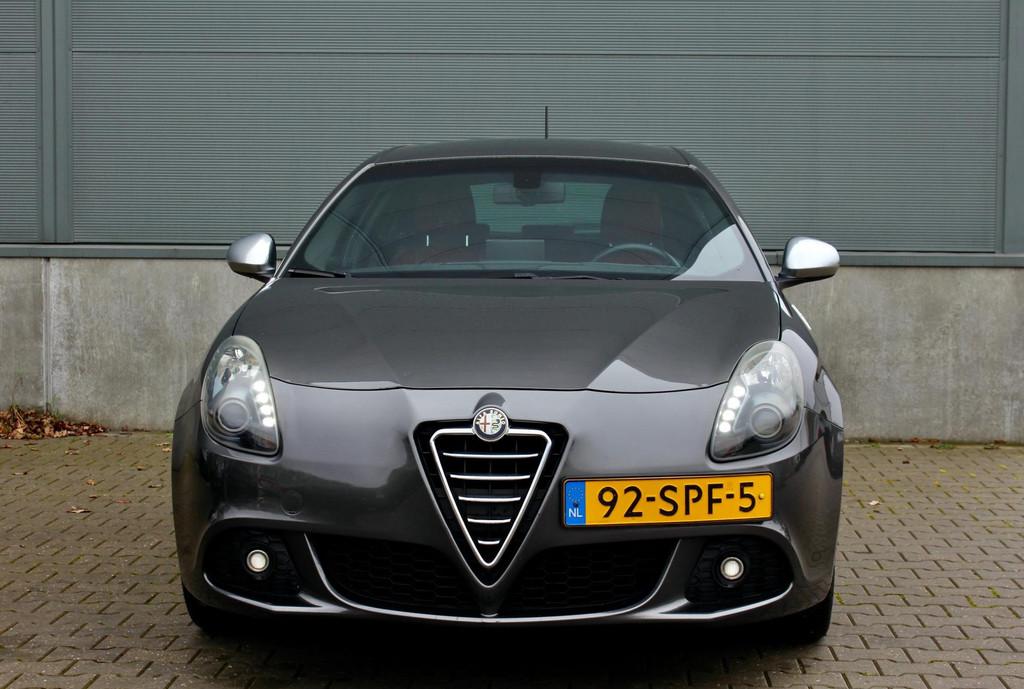 Alfa Romeo Giulietta 1.7 TBi Quadrifoglio| leer | Remus uitl, Euro 5, Gebruikt, 1295 kg, 4 cilinders