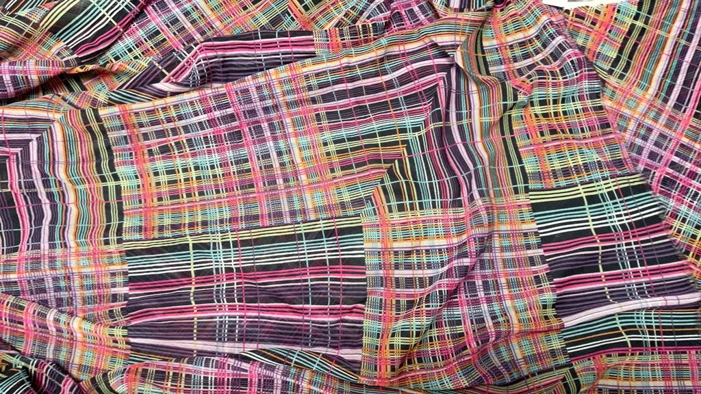 Zijde Rose met paarstinten 3,20 mtr, Hobby en Vrije tijd, Stoffen en Lappen, 120 cm of meer, Ophalen of Verzenden, Roze, Satijn of Zijde