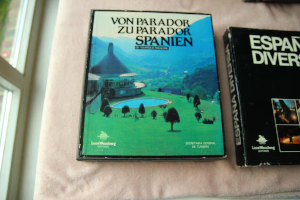 2 cassettes met 3 boeken over Spanje, Ophalen of Verzenden, Gelezen