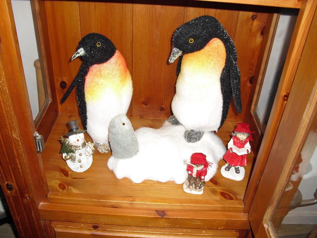 Pingouin setje is van licht soort piepschuim, Ophalen, Zo goed als nieuw, Dier