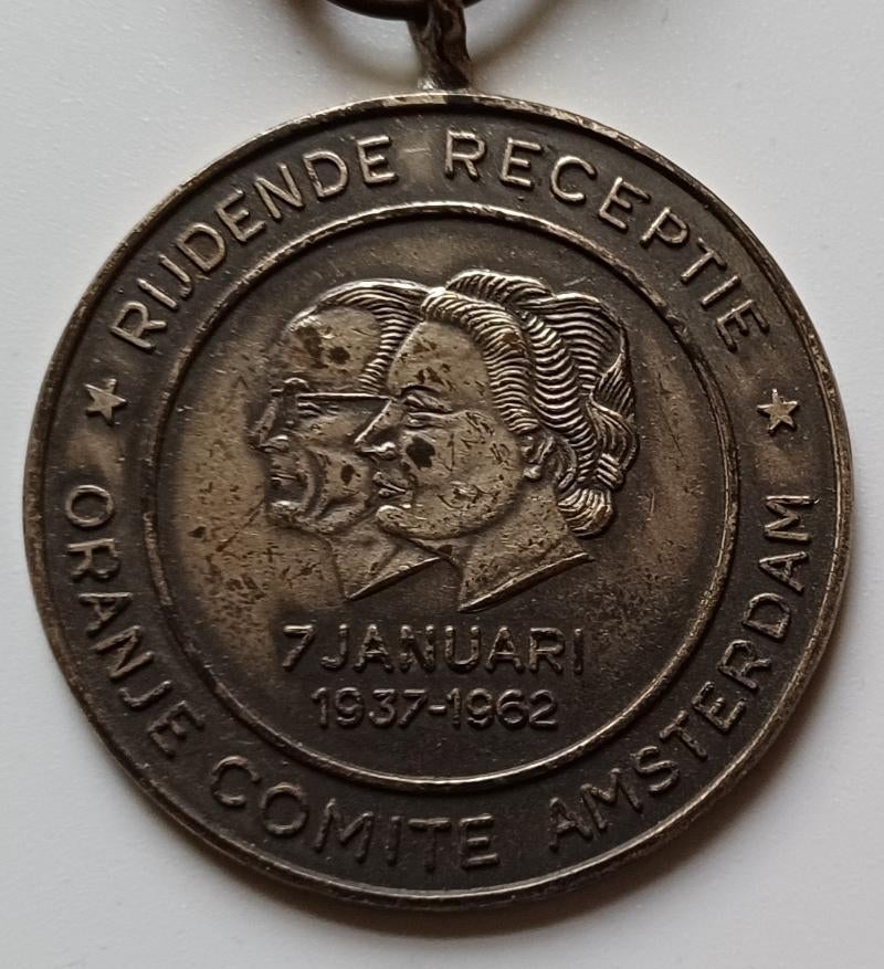 Medaille juliana en prins bernard, Verzamelen, Ophalen of Verzenden, Gebruikt, Nederland, Overige typen