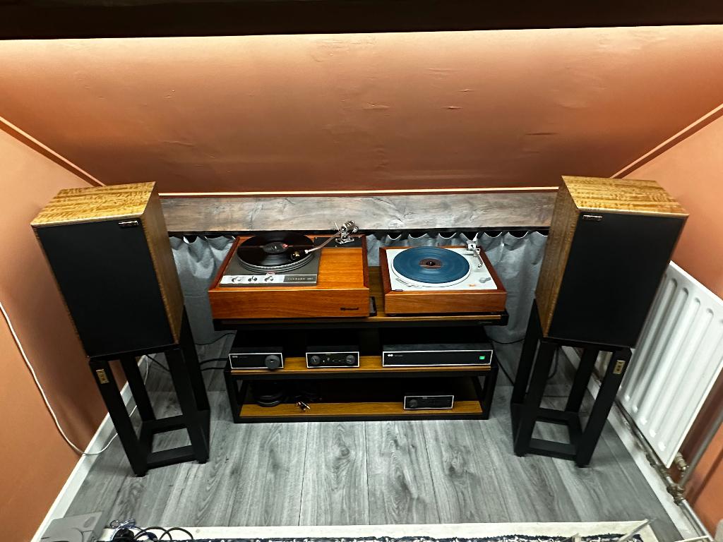 Harbeth Monitor 30.2 – 40th Anniversary – TonTräger stands, Zo goed als nieuw, Minder dan 60 watt, Front, Rear of Stereo speakers