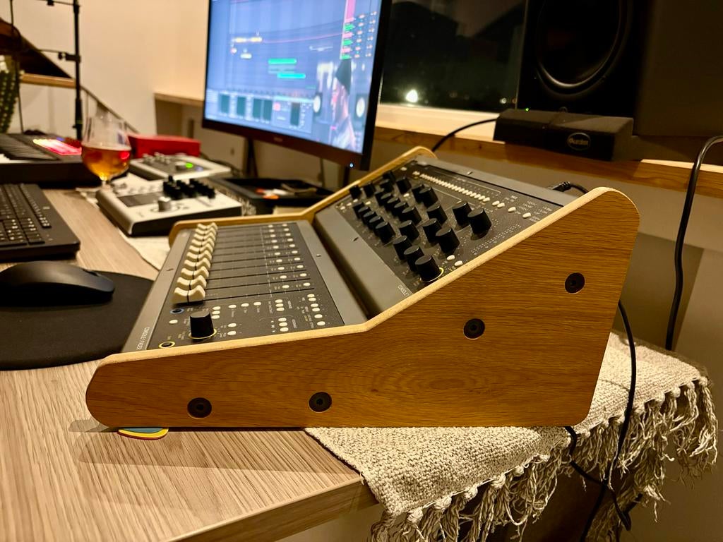 Softube Console 1 & Fader met walnoot houten standaard, Ophalen of Verzenden, Zo goed als nieuw, 10 tot 20 kanalen