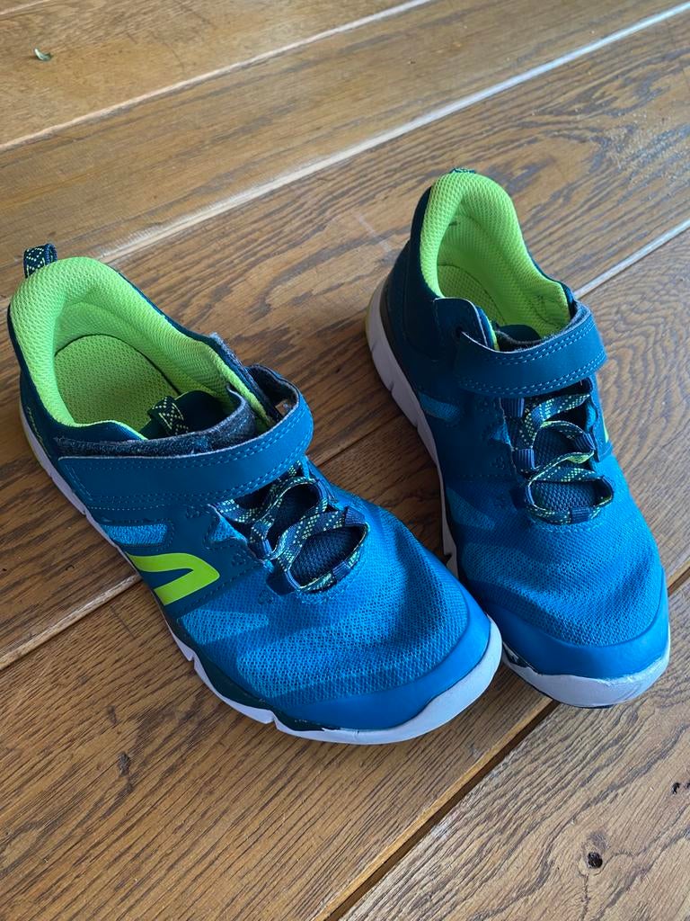 Gymschoenen newfeel maat 33, Kinderen en Baby's, Kinderkleding | Schoenen en Sokken, Ophalen, Gebruikt, Jongen of Meisje, Sportschoenen