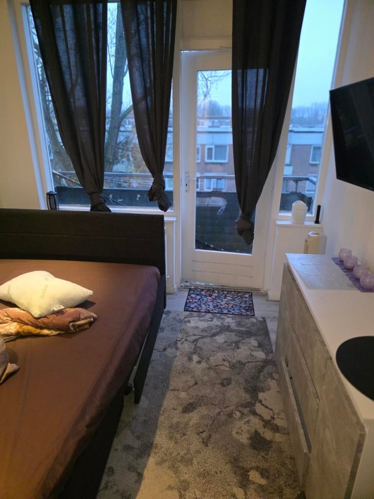 Room for rent for cooland responsible person,0614629085, Huizen en Kamers, Kamers te huur