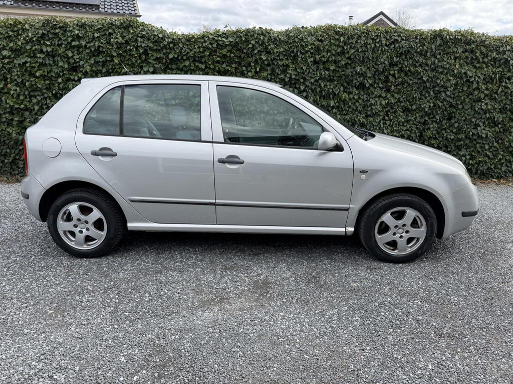 Skoda Fabia 1.4 Comfort | Elekt. Ramen | LMV | Trekhaak | Ra, Voorwielaandrijving, Gebruikt, 4 cilinders, Metallic lak